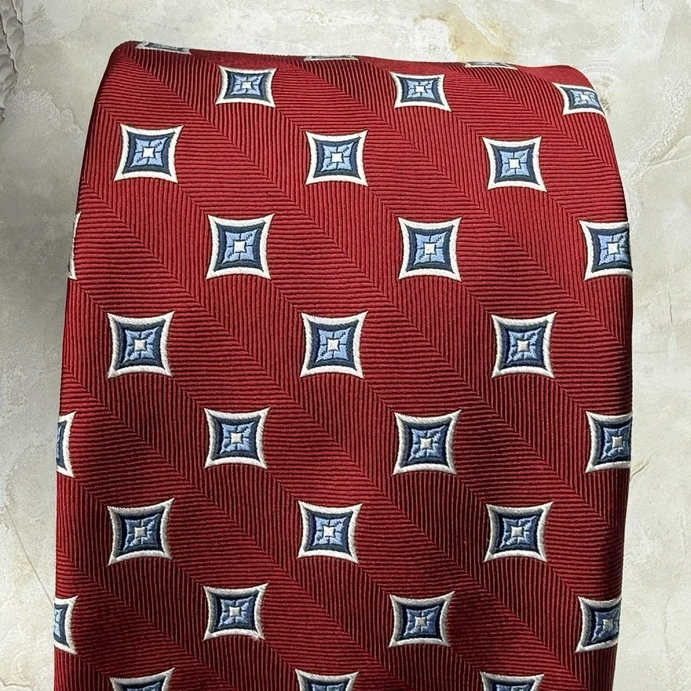 NWOT Jos. A. Bank Silk Tie Navy Blue White 3 5/8